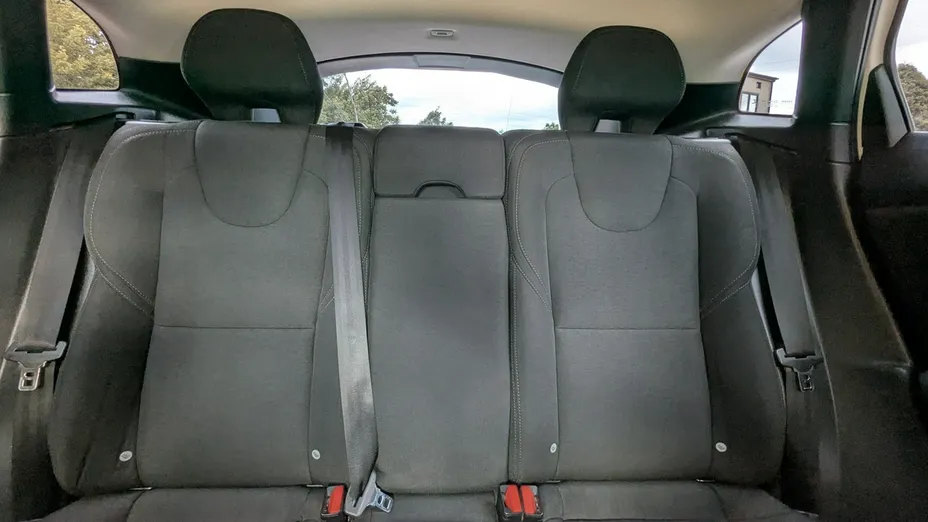 VOLVO V40 -