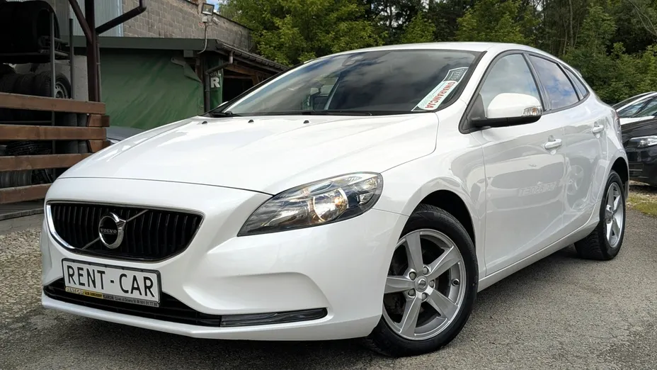 VOLVO V40 -