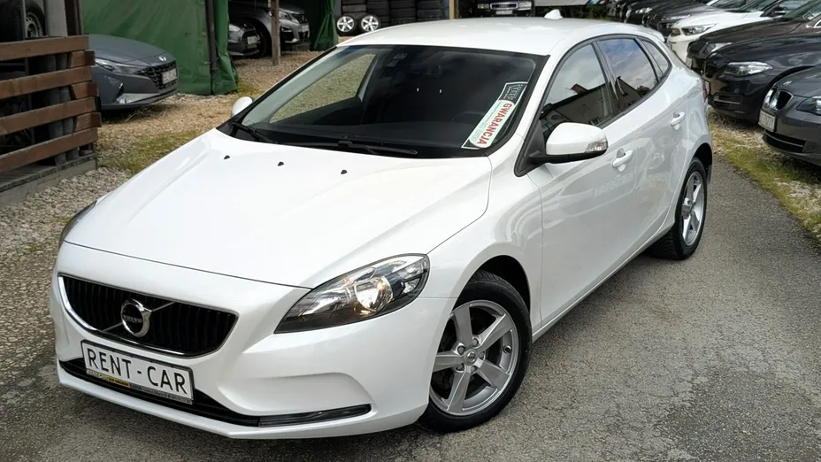 VOLVO V40 -