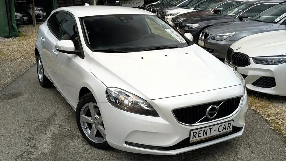 VOLVO V40 -