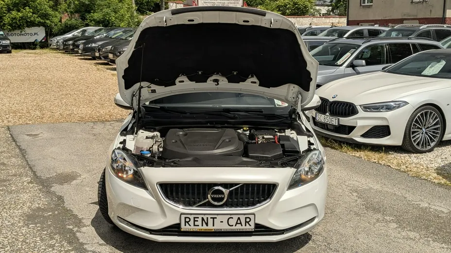 VOLVO V40 -