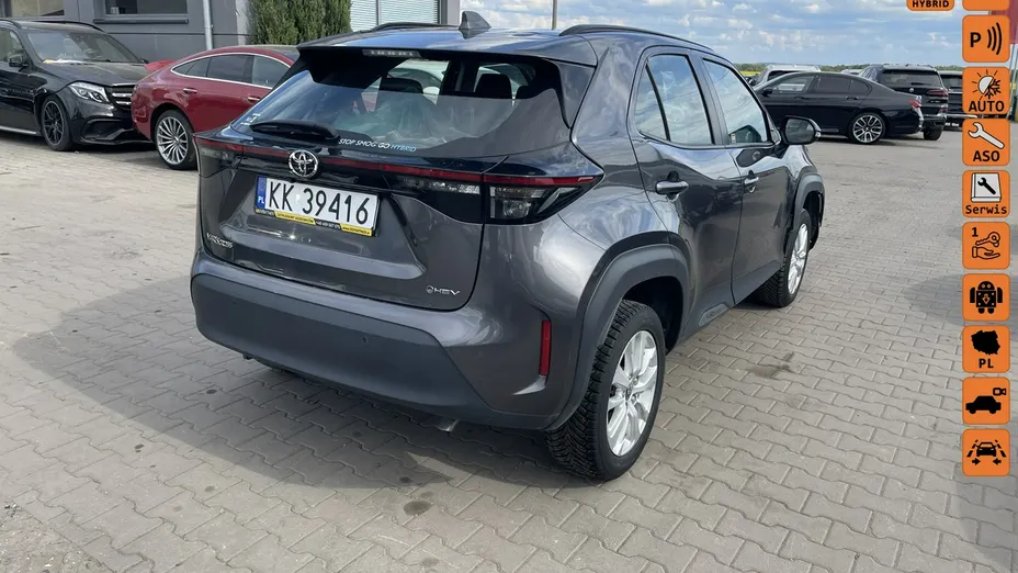 TOYOTA Yaris Cross -
