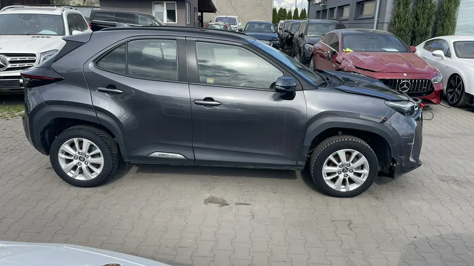 TOYOTA Yaris Cross -