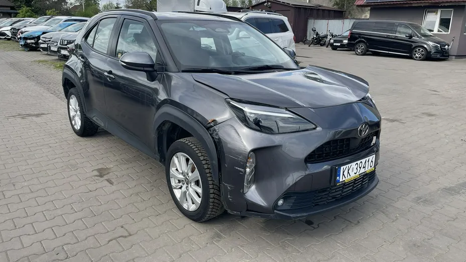 TOYOTA Yaris Cross -