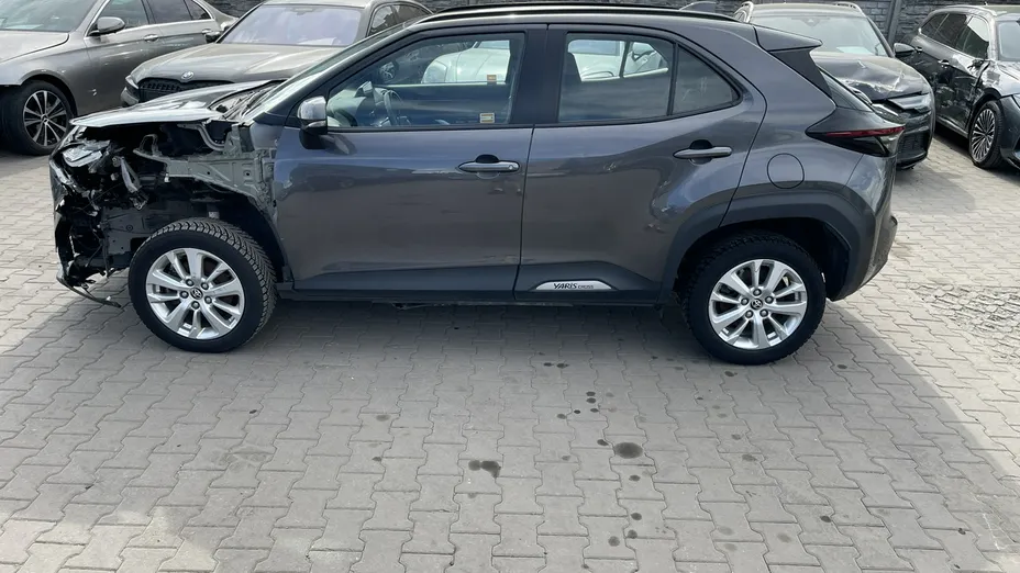 TOYOTA Yaris Cross -