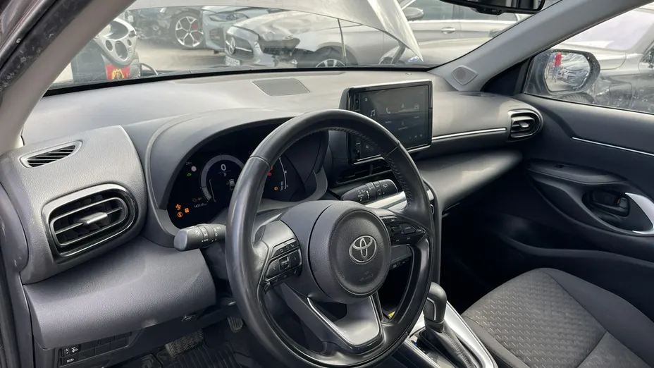 TOYOTA Yaris Cross -