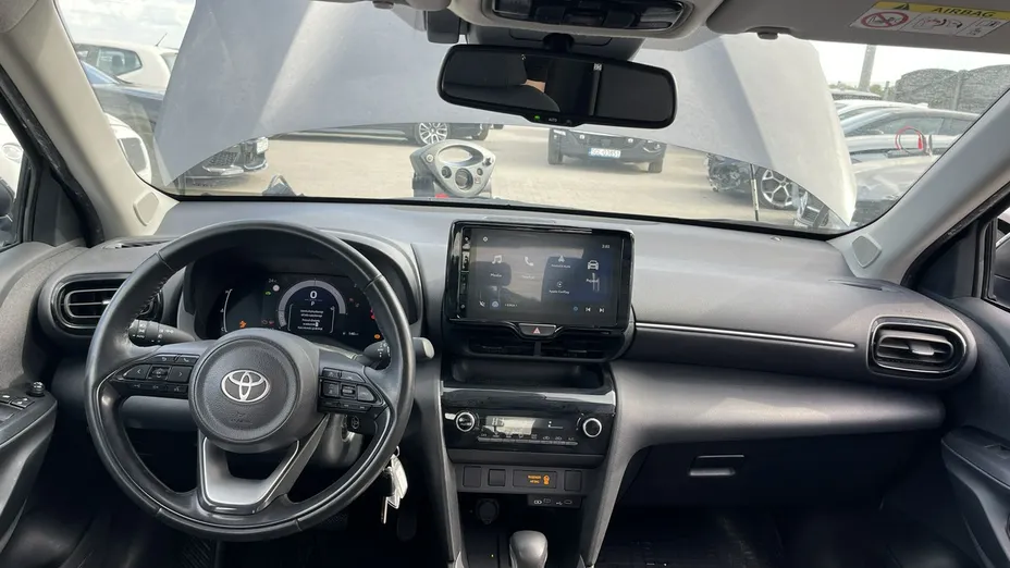 TOYOTA Yaris Cross -