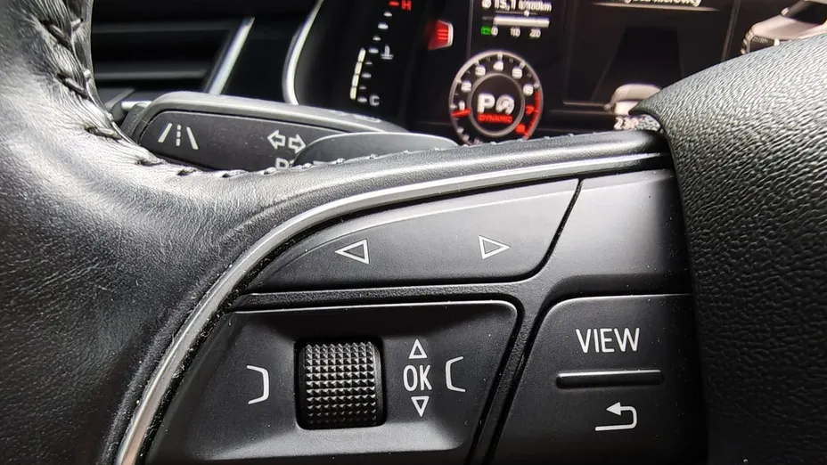 AUDI Q7 -