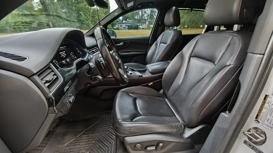 AUDI Q7 -