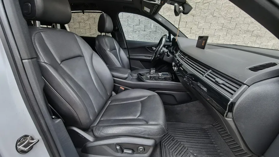 AUDI Q7 -