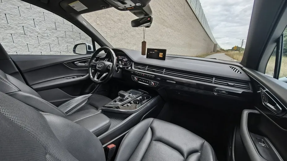 AUDI Q7 -