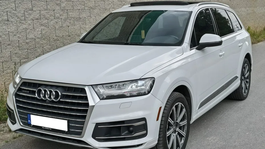AUDI Q7 -
