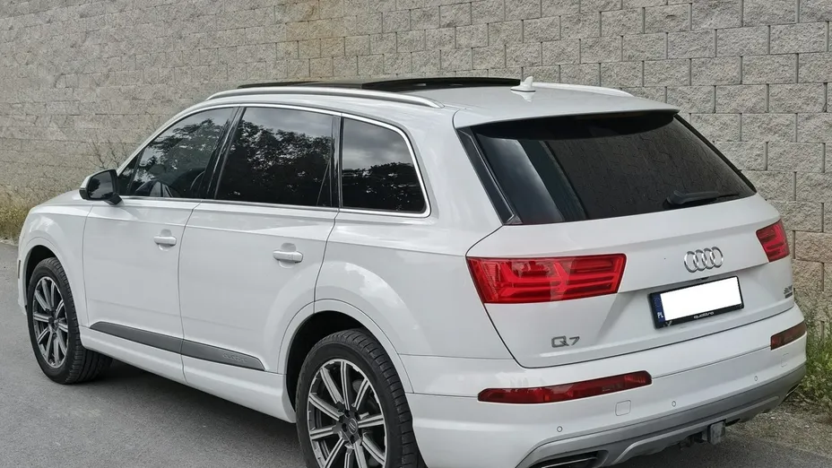 AUDI Q7 -