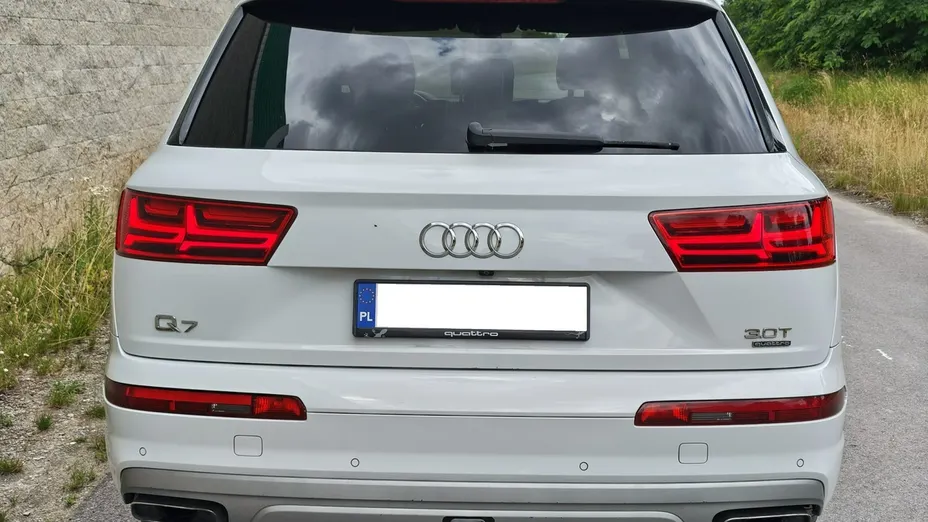 AUDI Q7 -