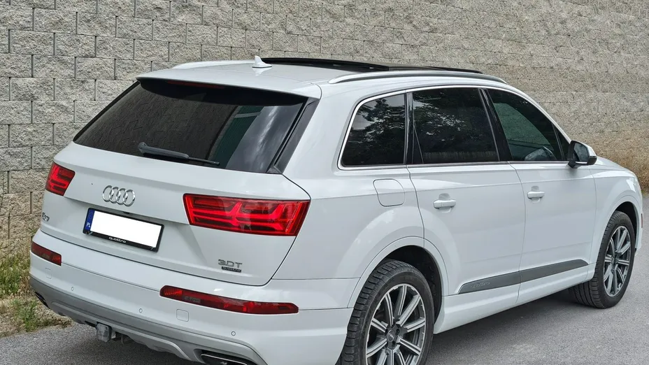 AUDI Q7 -