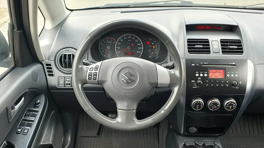 SUZUKI SX4 -