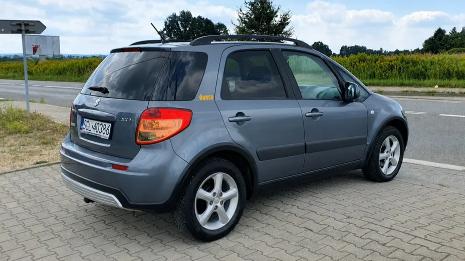 SUZUKI SX4 -