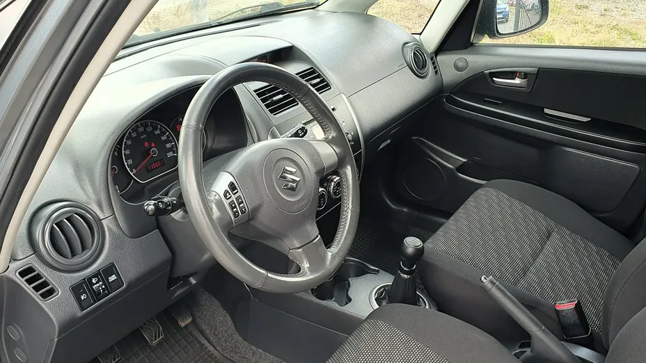 SUZUKI SX4 -