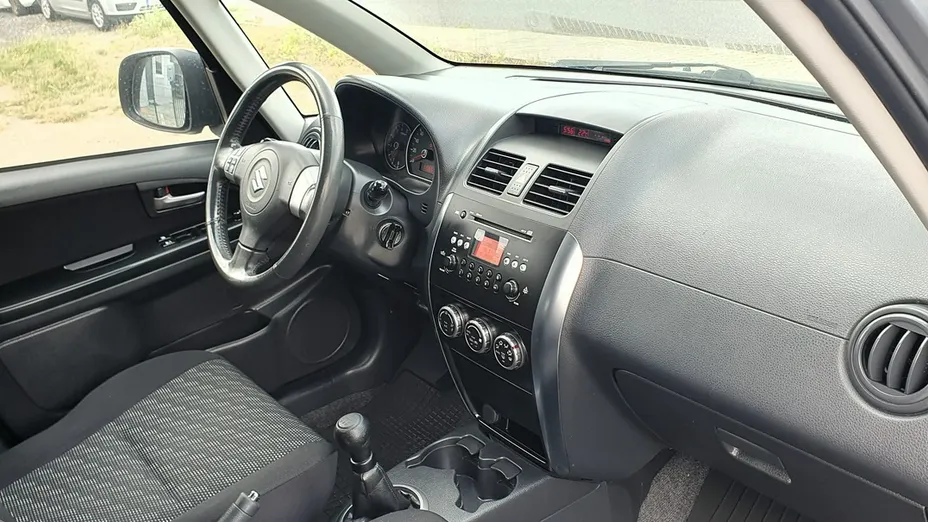 SUZUKI SX4 -