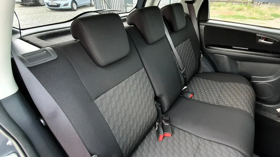 SUZUKI SX4 -