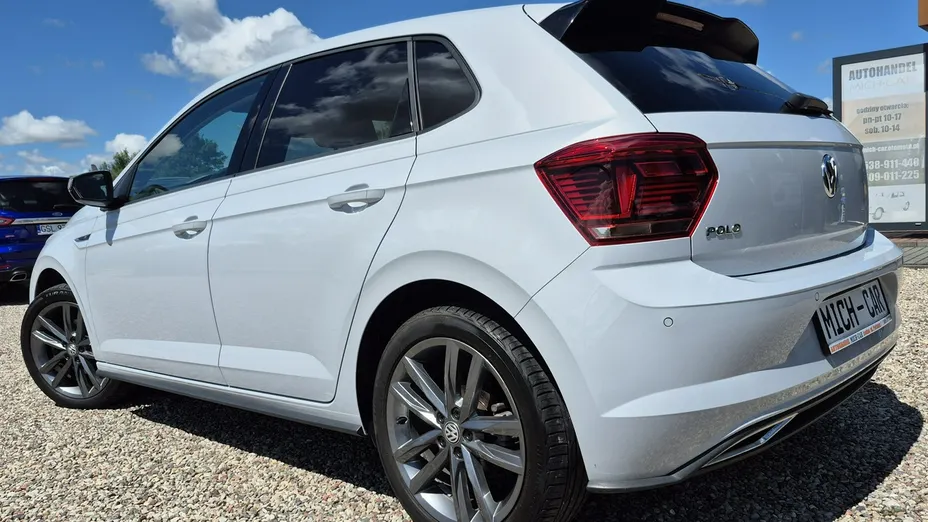 VOLKSWAGEN Polo -