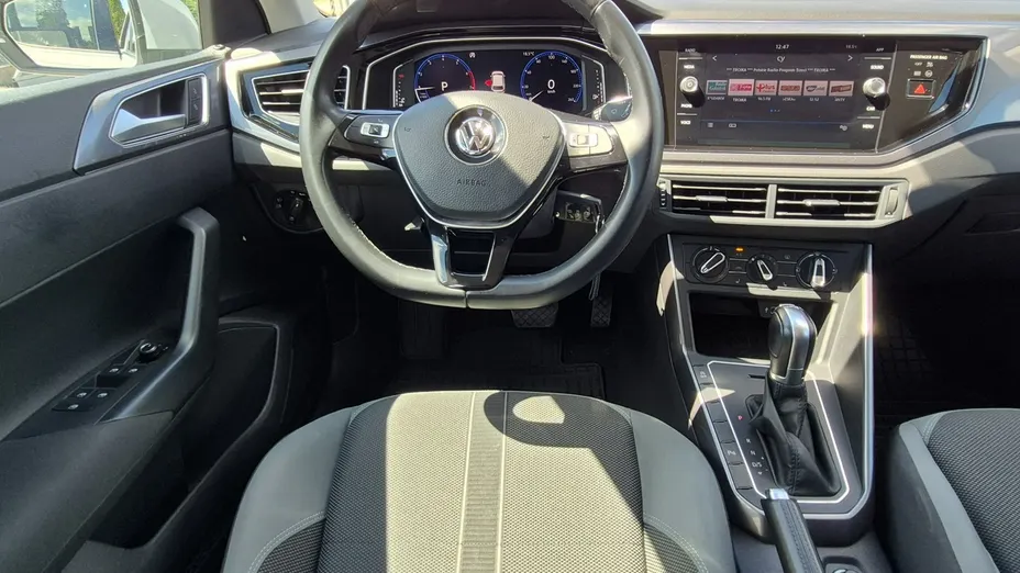VOLKSWAGEN Polo -
