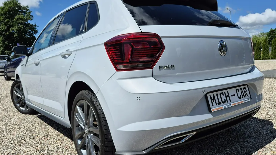 VOLKSWAGEN Polo -