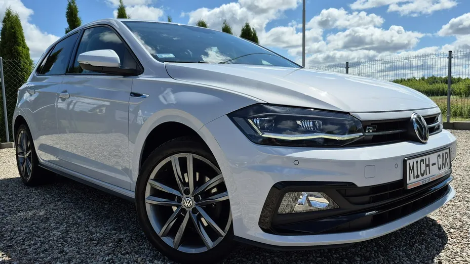 VOLKSWAGEN Polo -