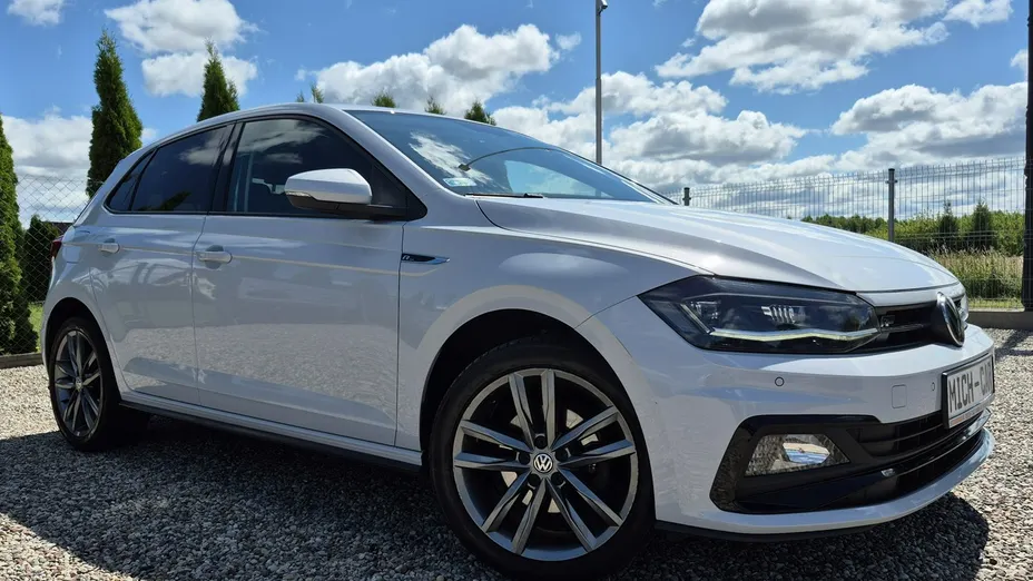 VOLKSWAGEN Polo -