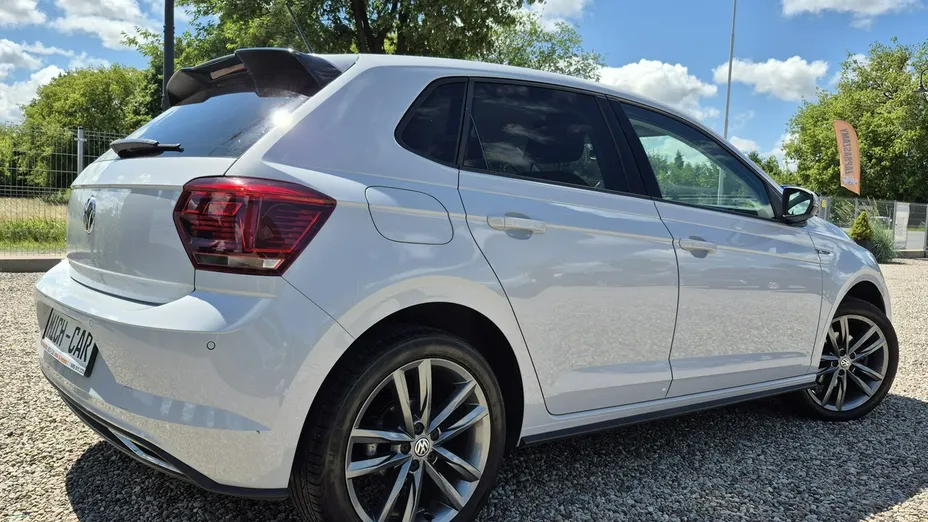VOLKSWAGEN Polo -