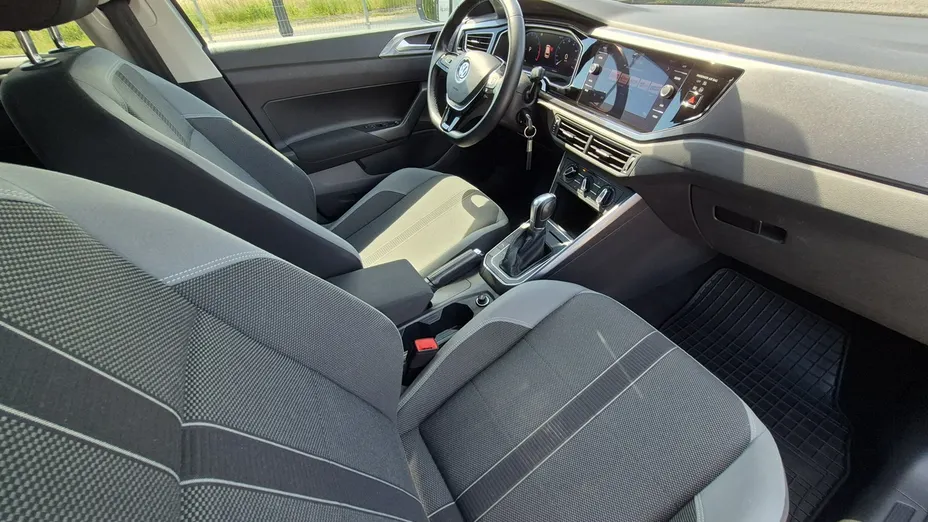 VOLKSWAGEN Polo -
