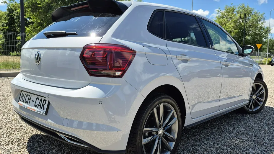 VOLKSWAGEN Polo -
