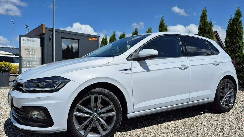 VOLKSWAGEN Polo -