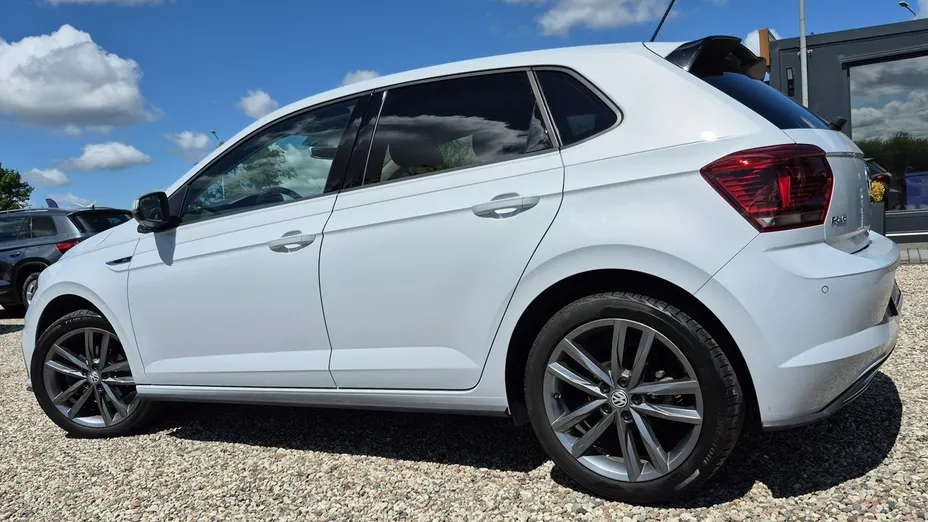 VOLKSWAGEN Polo -