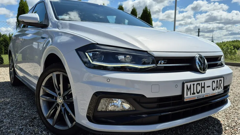 VOLKSWAGEN Polo -