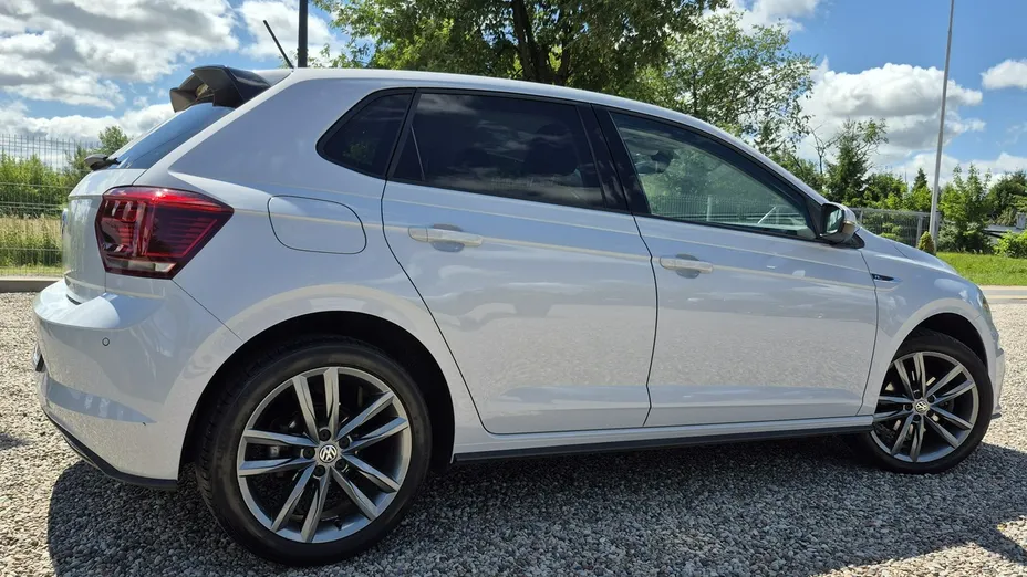 VOLKSWAGEN Polo -