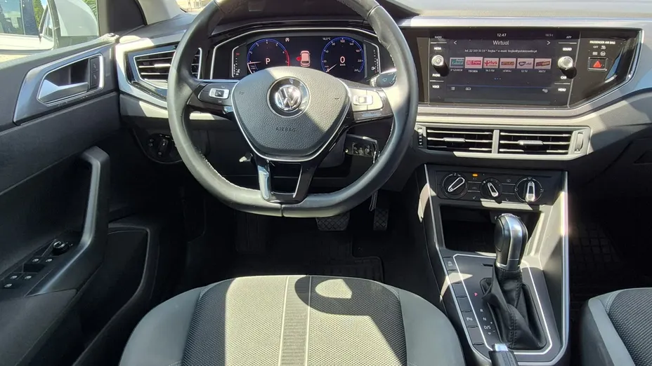 VOLKSWAGEN Polo -