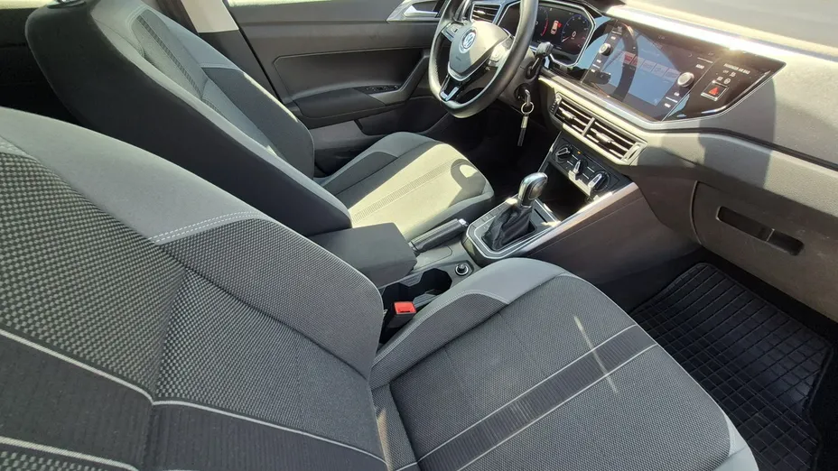 VOLKSWAGEN Polo -