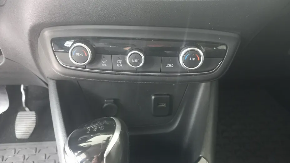 OPEL Crossland X -