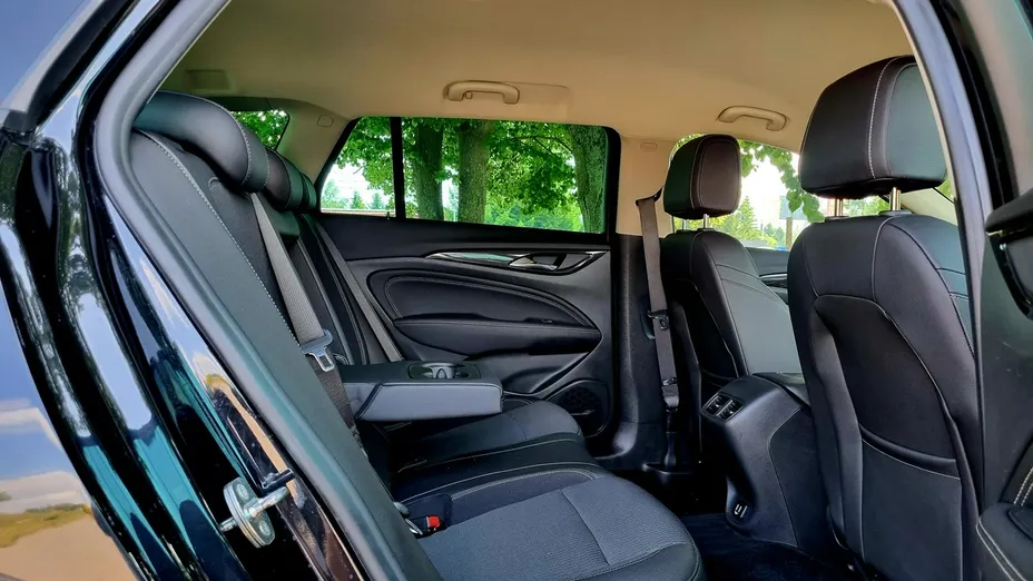 OPEL Insignia -