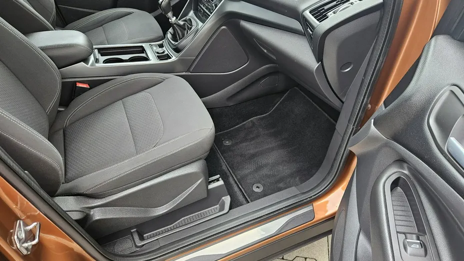 FORD Kuga -