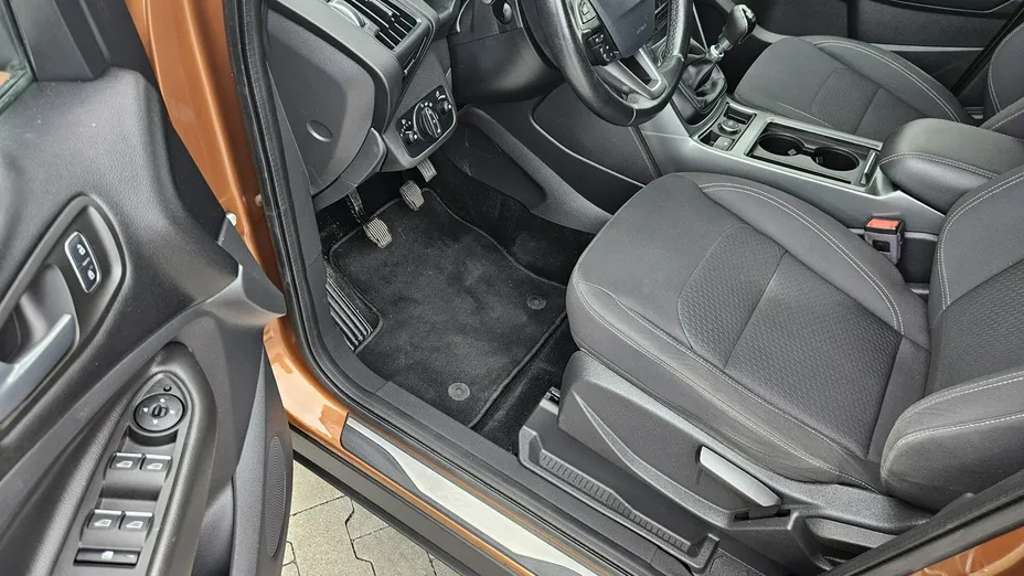 FORD Kuga -