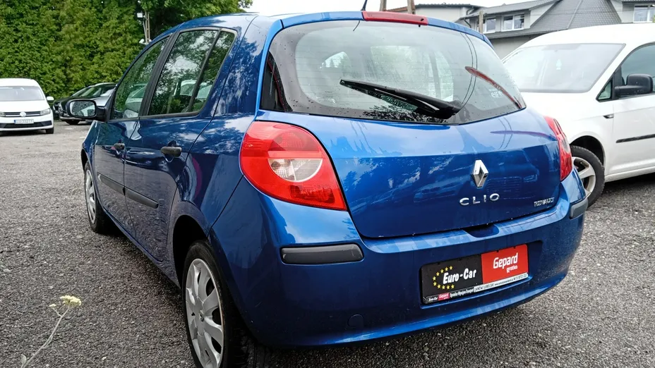 RENAULT Clio -
