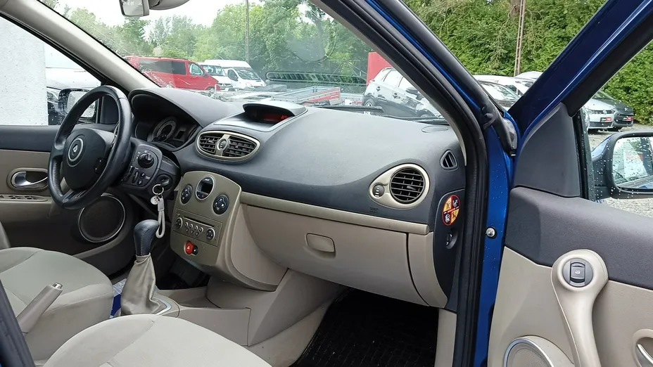 RENAULT Clio -