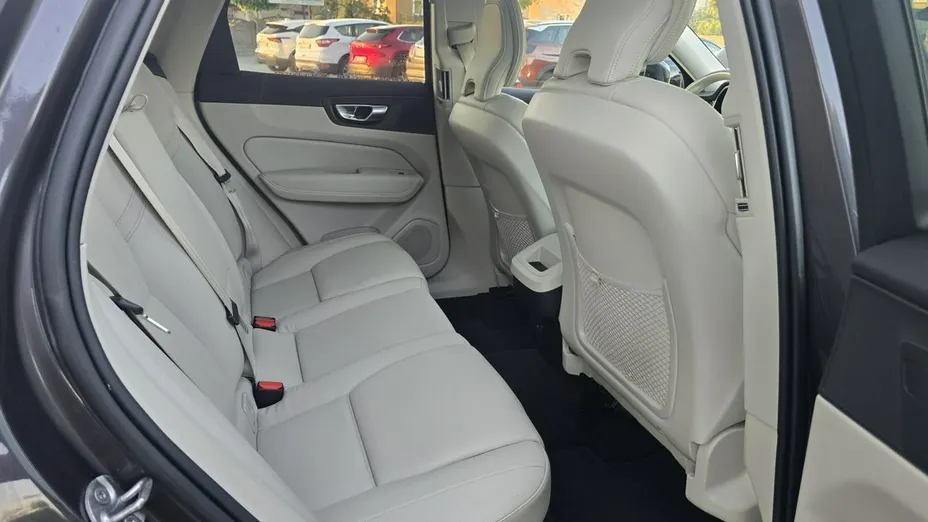 VOLVO XC60 -