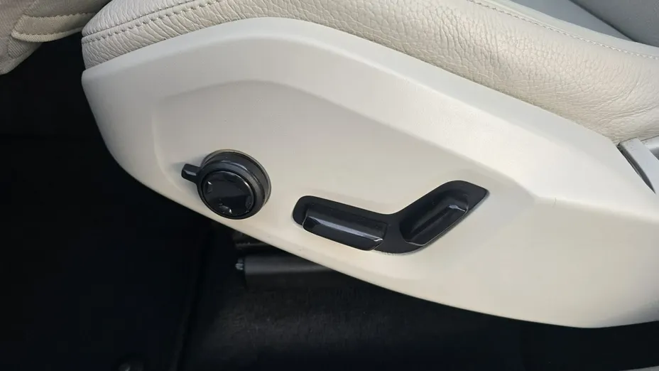 VOLVO XC60 -