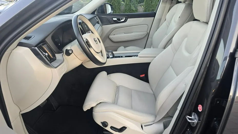 VOLVO XC60 -