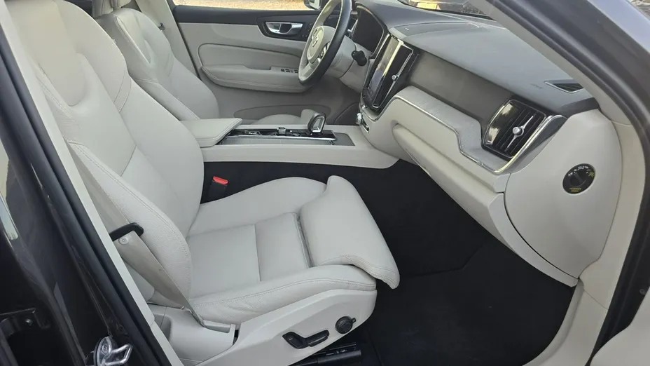 VOLVO XC60 -