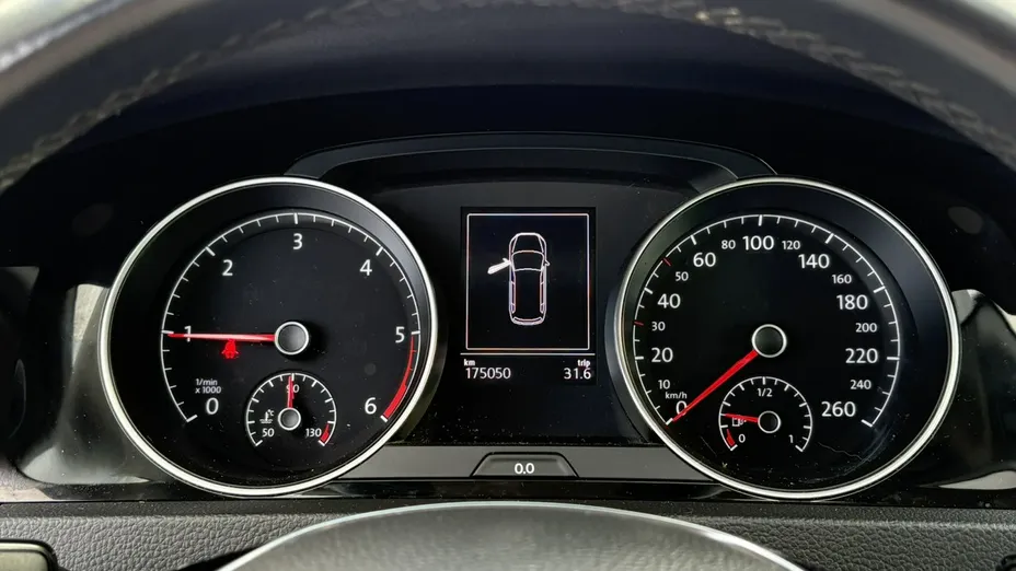 VOLKSWAGEN Golf -