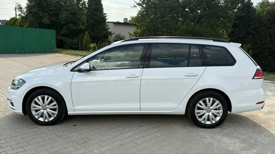 VOLKSWAGEN Golf -